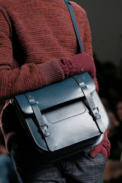 Look 19